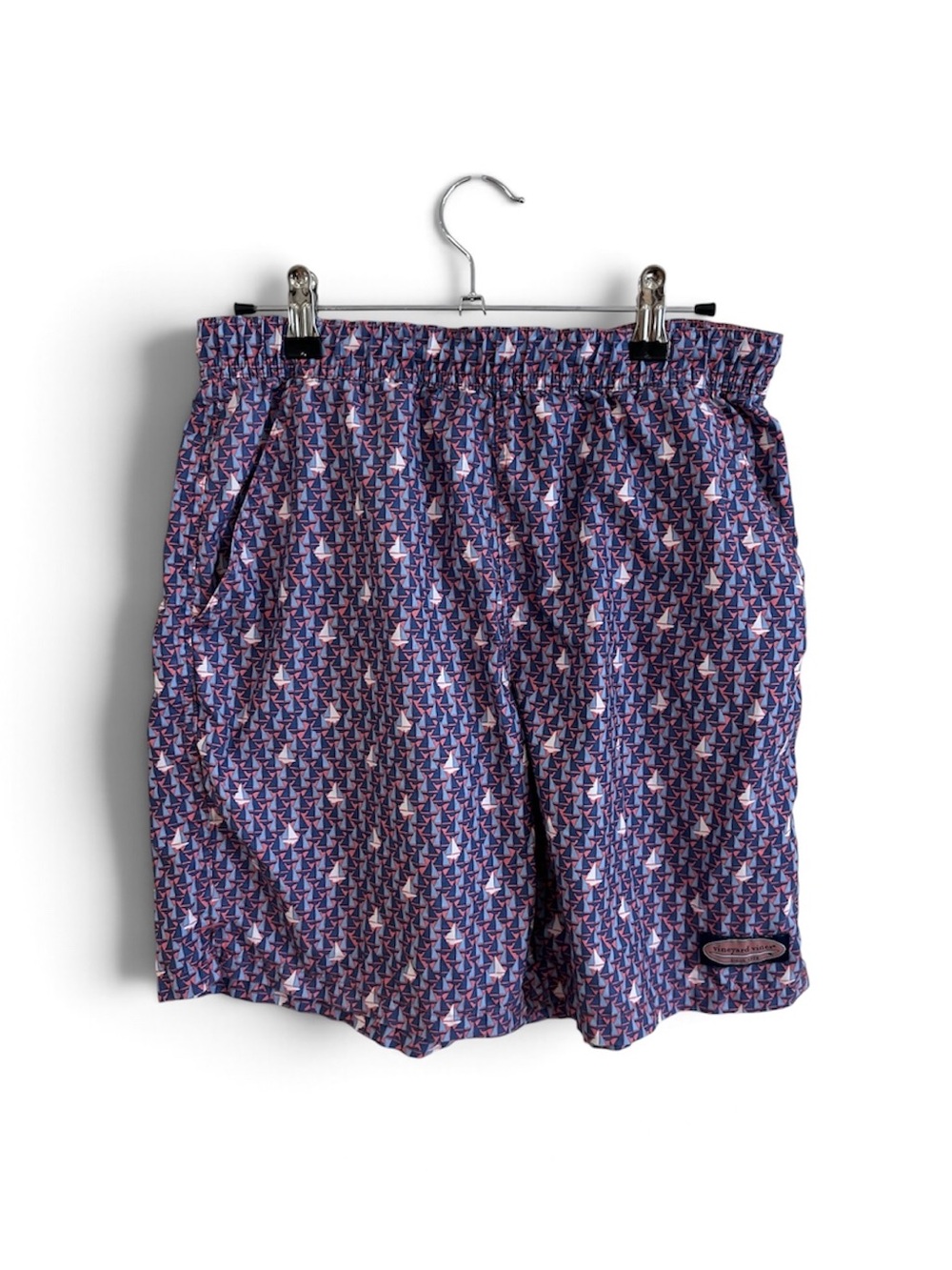 Vineyard Vines Men’s Blue and Red Sailboat-Print Swim Trunks XS